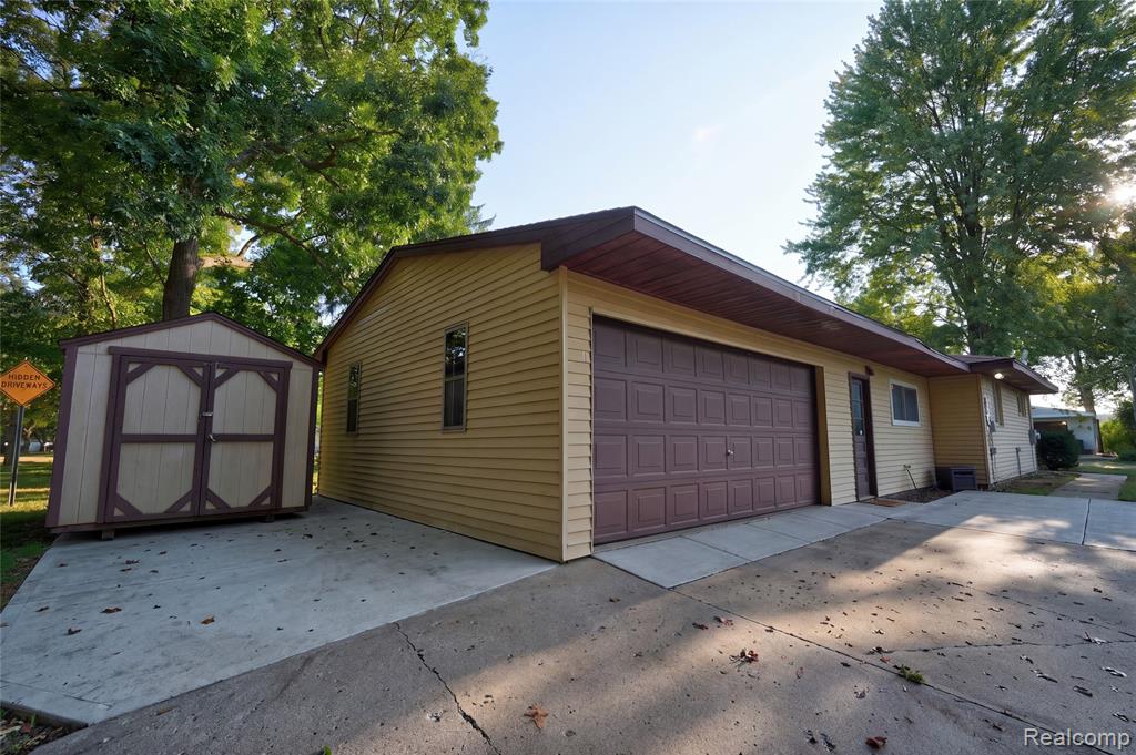 6220 Wertz Property Photo 3