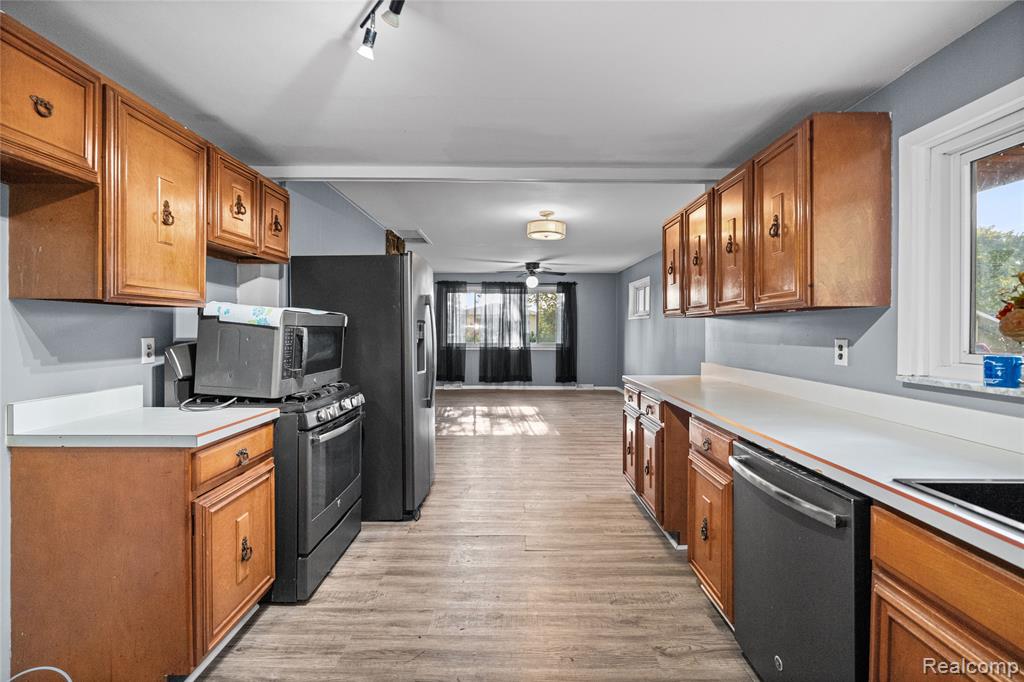 6220 Wertz Property Photo 9