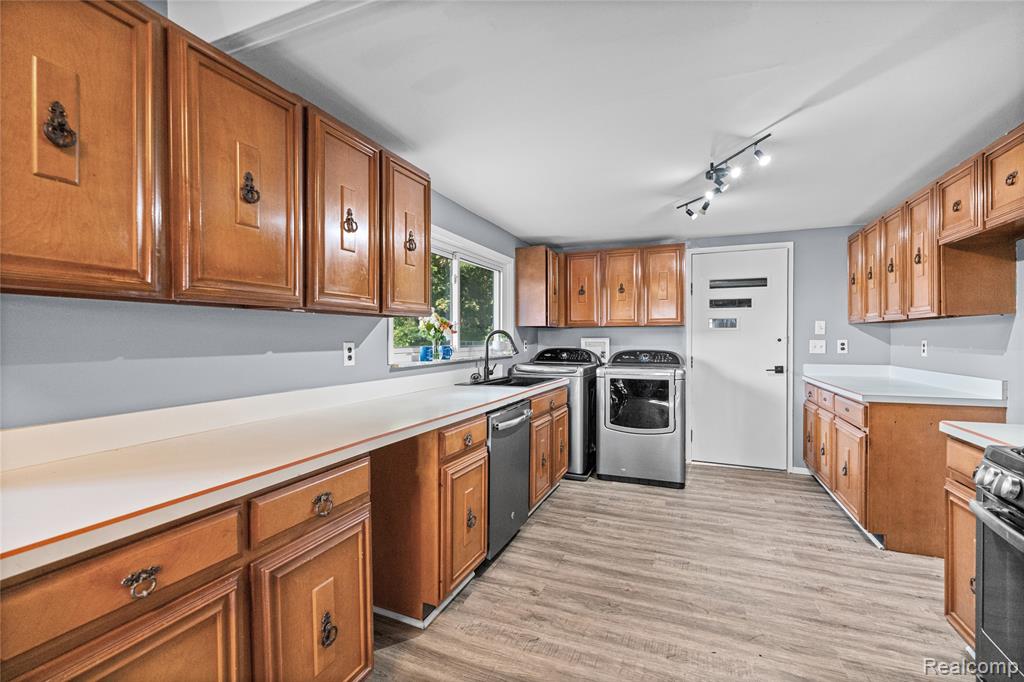 6220 Wertz Property Photo 11