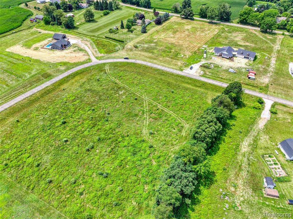 11 Gregory Ridge Property Photo 12