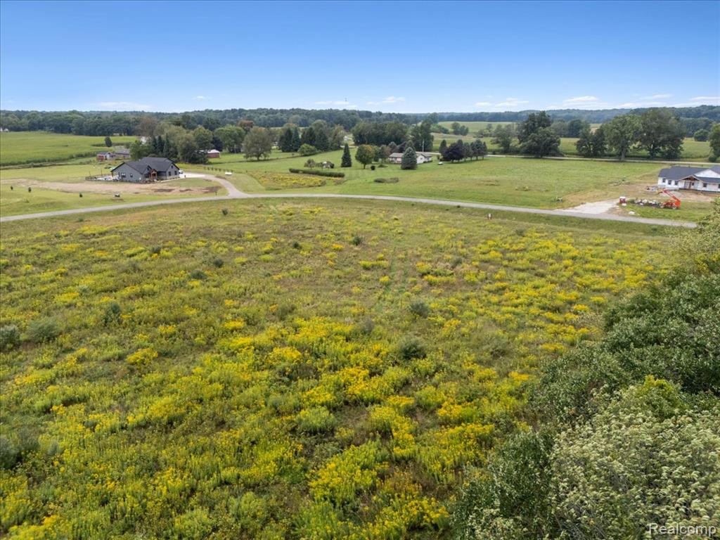 11 Gregory Ridge Property Photo 13
