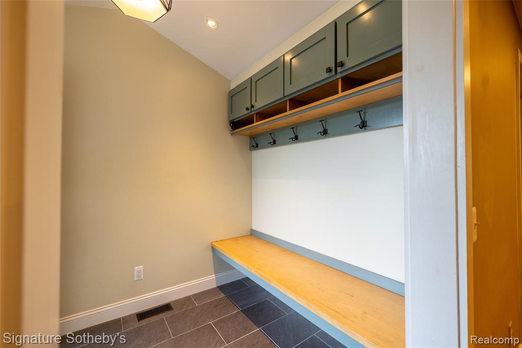 818 N Main Street Property Photo 5