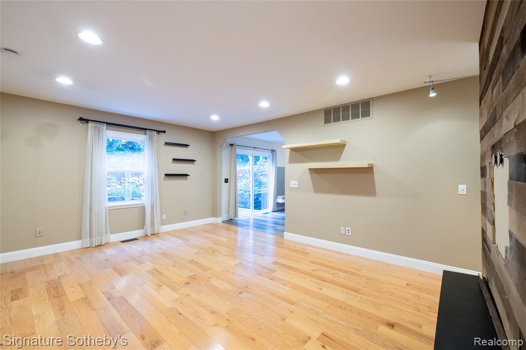 818 N Main Street Property Photo 6
