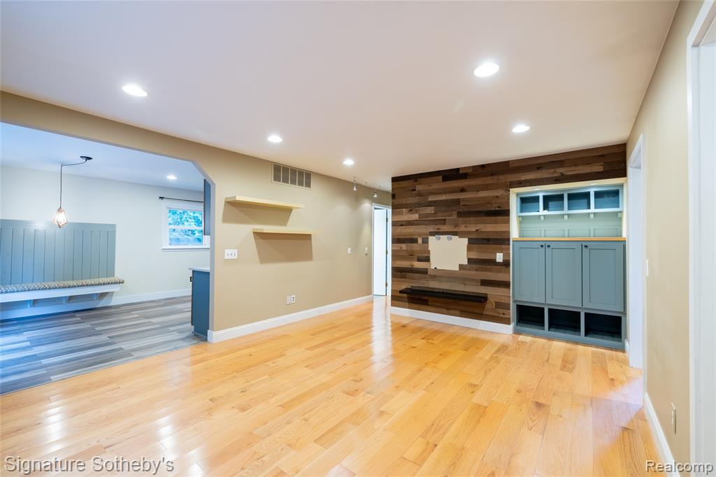 818 N Main Street Property Photo 7