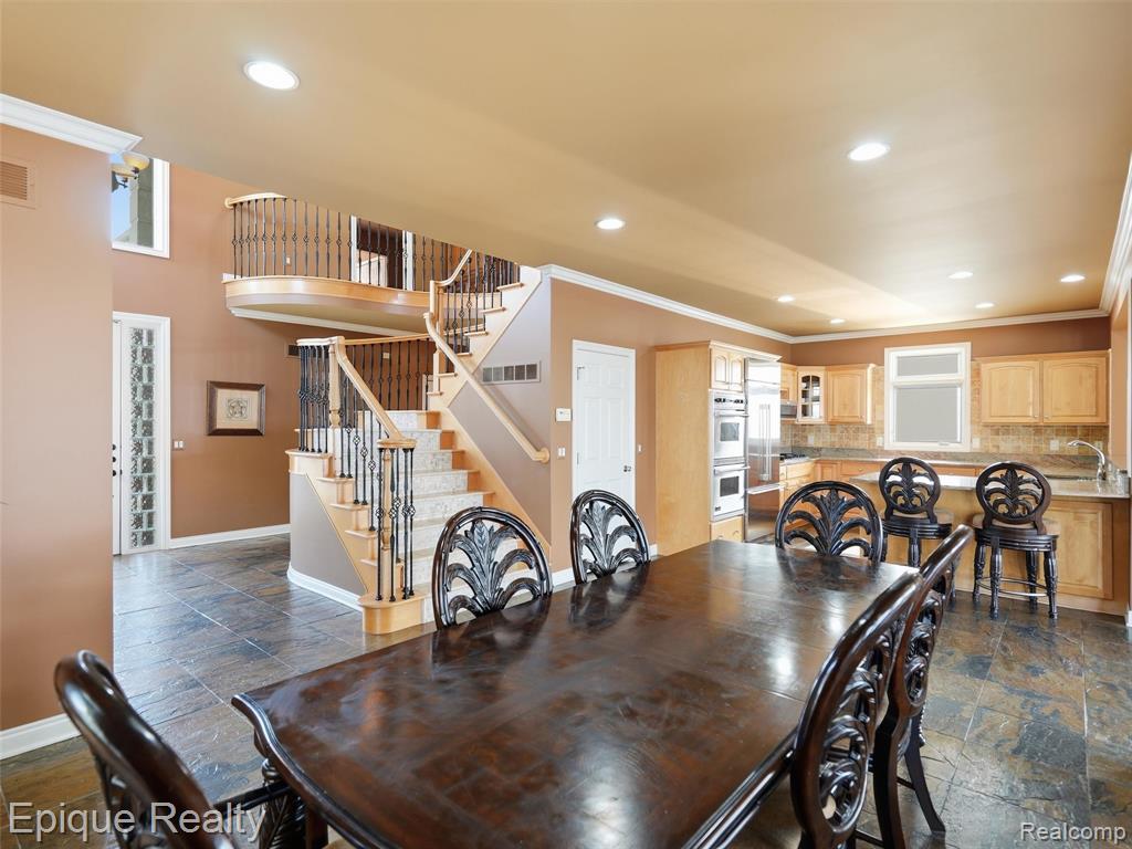 32354 N River Road Property Photo 13