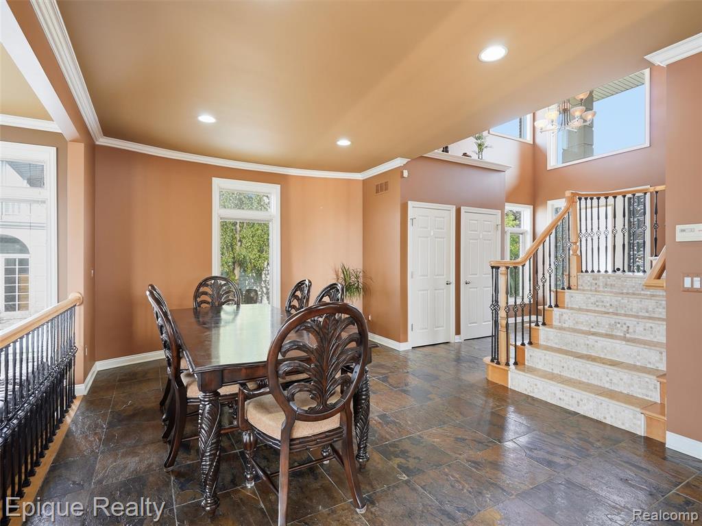 32354 N River Road Property Photo 14
