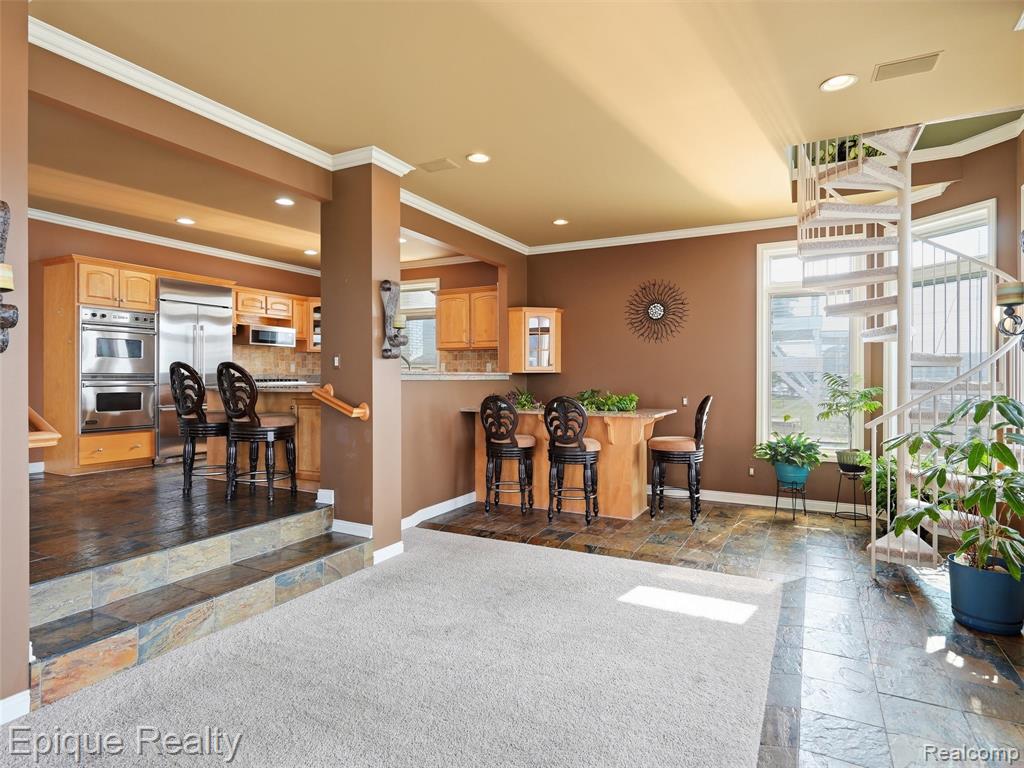 32354 N River Road Property Photo 15