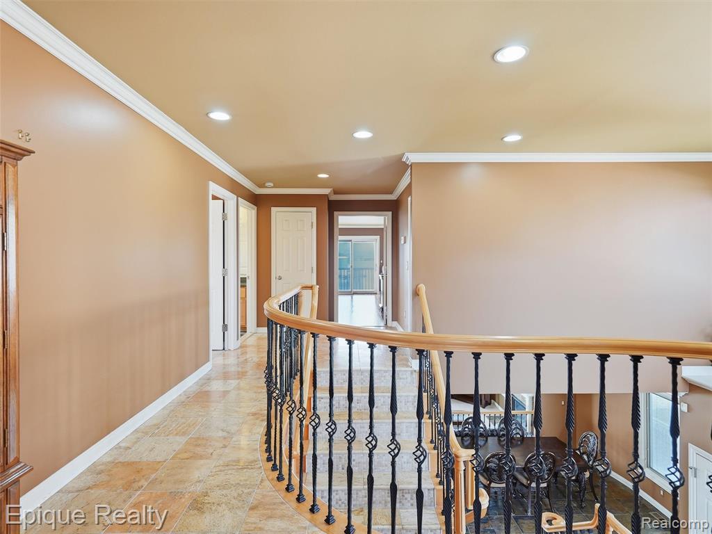 32354 N River Road Property Photo 25