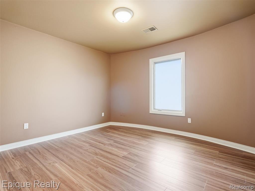 32354 N River Road Property Photo 36