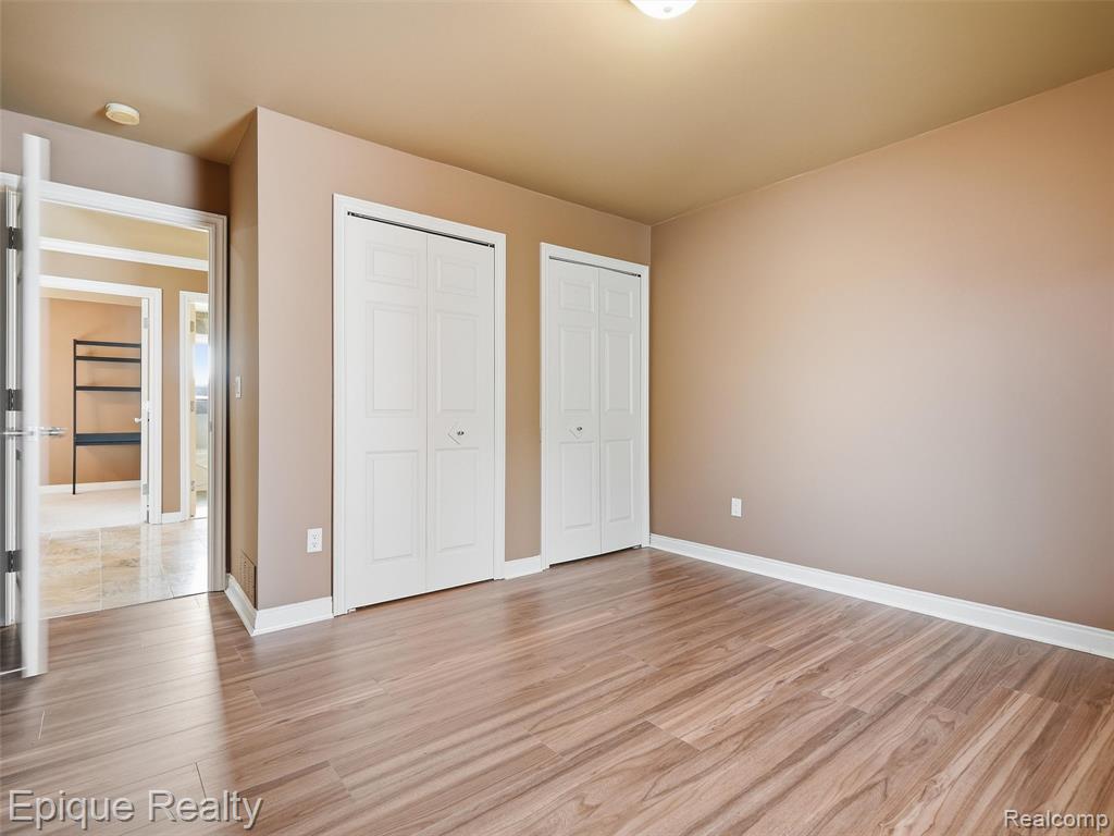 32354 N River Road Property Photo 37
