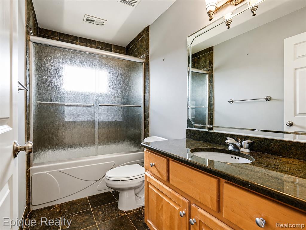 32354 N River Road Property Photo 40