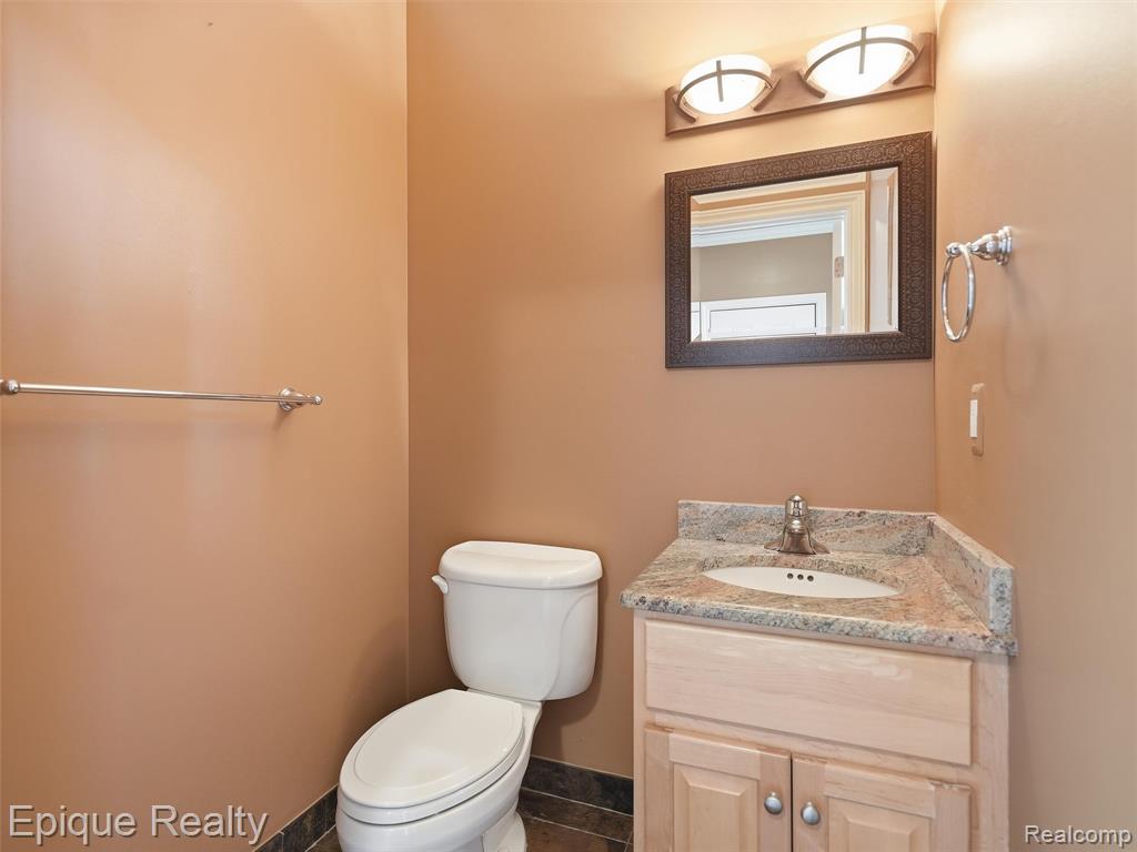 32354 N River Road Property Photo 47
