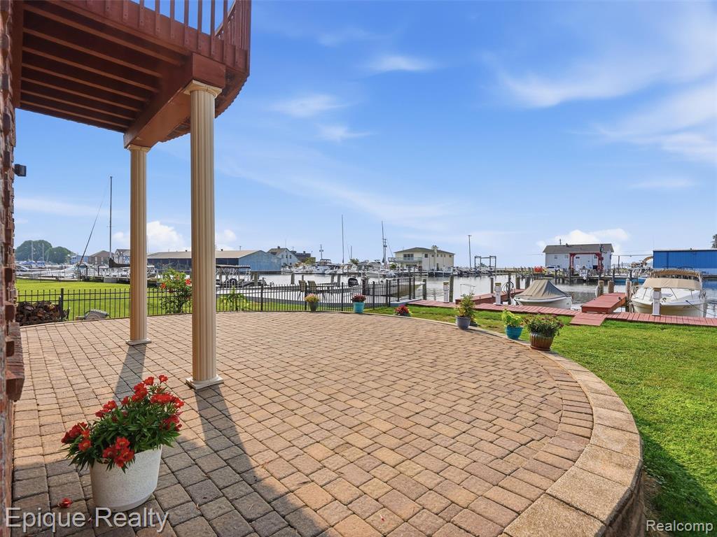 32354 N River Road Property Photo 54
