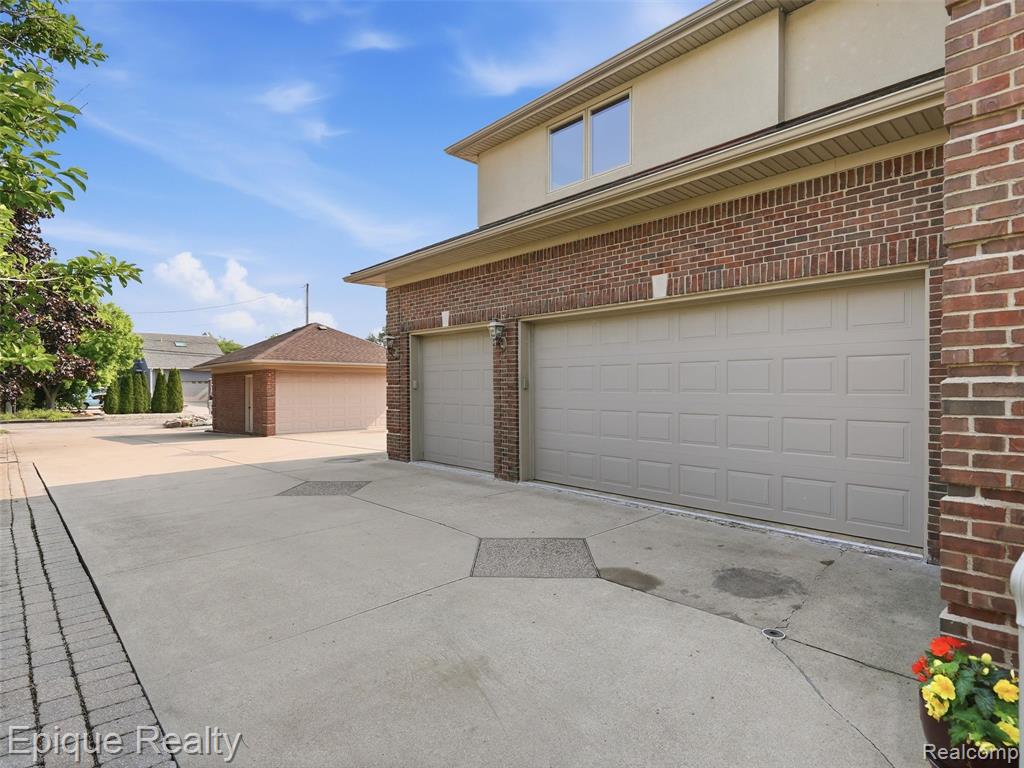 32354 N River Road Property Photo 66