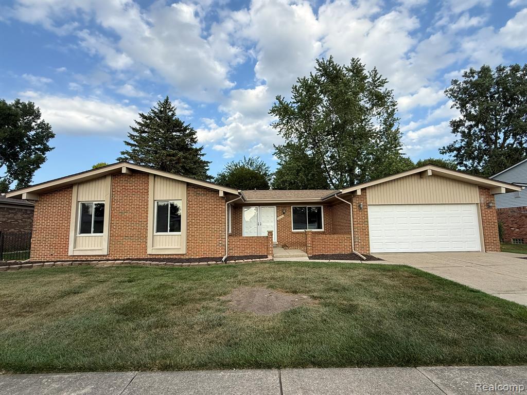 39232 Donahue Drive Property Photo 1