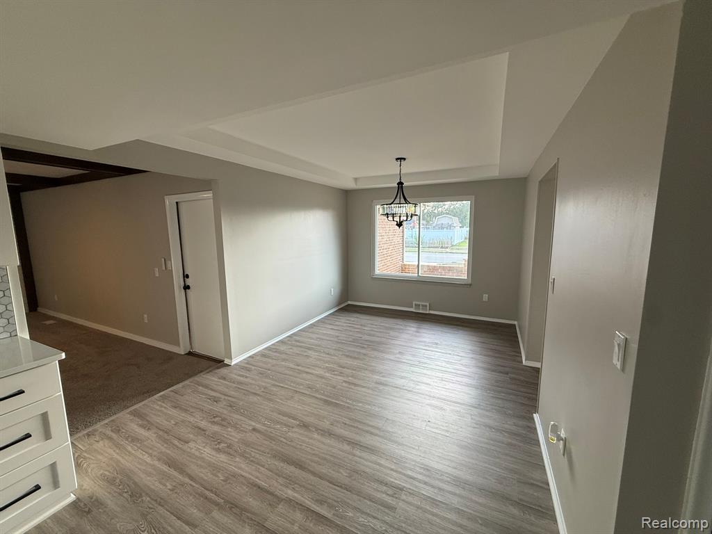 39232 Donahue Drive Property Photo 4