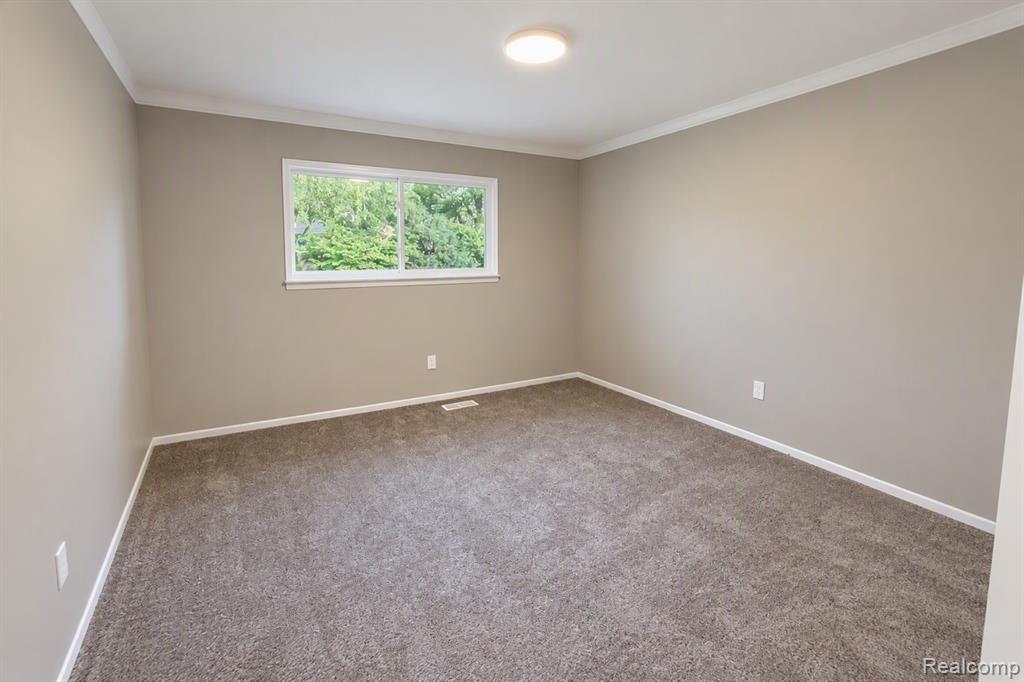 39232 Donahue Drive Property Photo 13