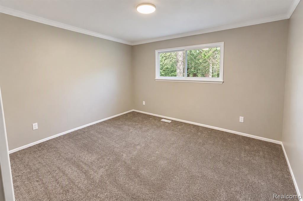 39232 Donahue Drive Property Photo 14