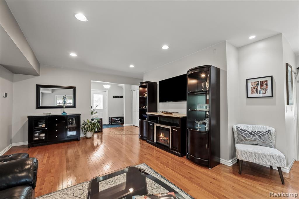 2159 Avondale Street Property Photo 4