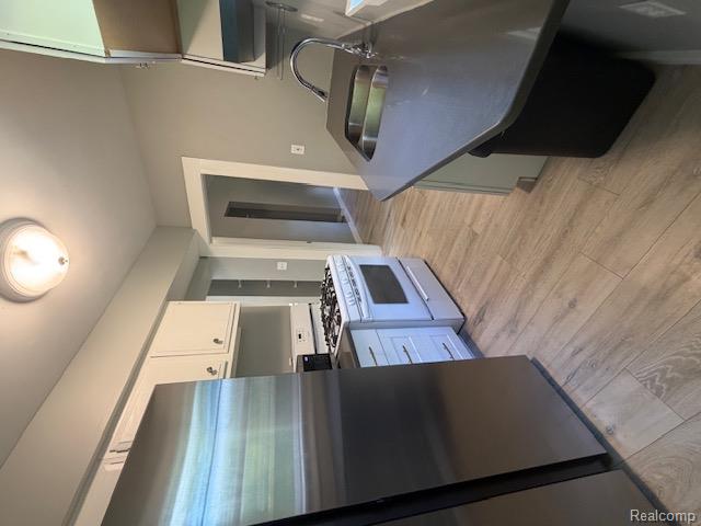 449 Midway Avenue Property Photo 9