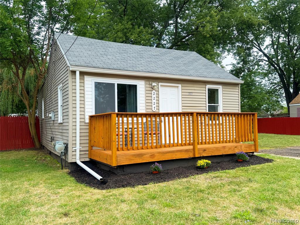 2227 E Boatfield Avenue Property Photo 1