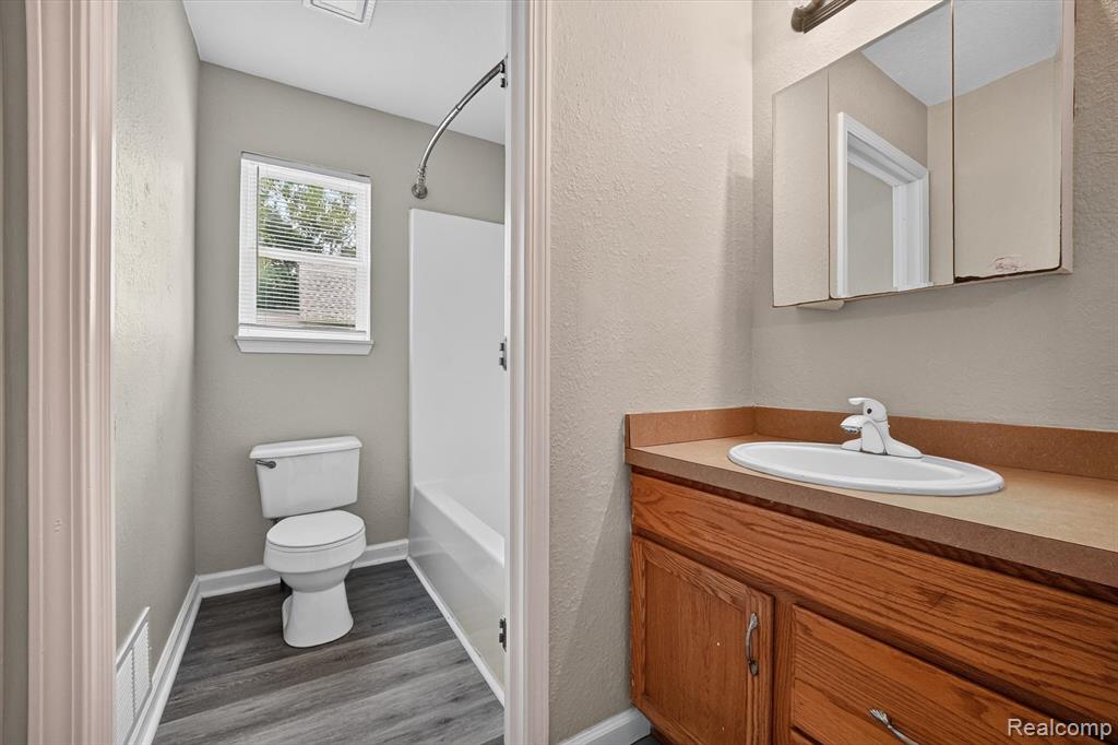 611 Conant Avenue Property Photo 17