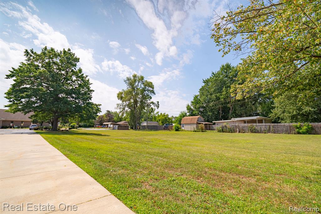 4139 W Walton Boulevard Property Photo 5