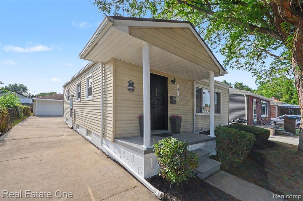 24605 Brittany Avenue Property Photo 2