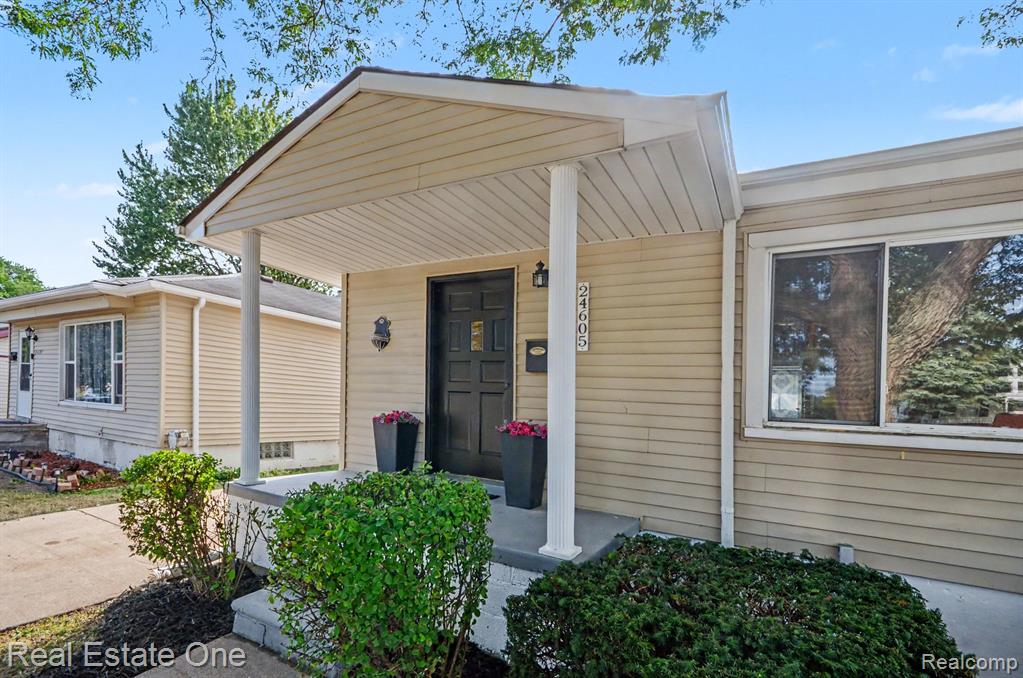 24605 Brittany Avenue Property Photo 3