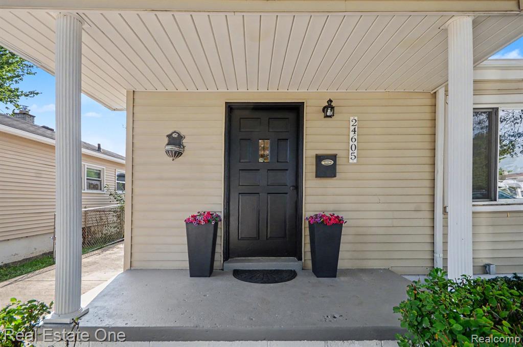 24605 Brittany Avenue Property Photo 4