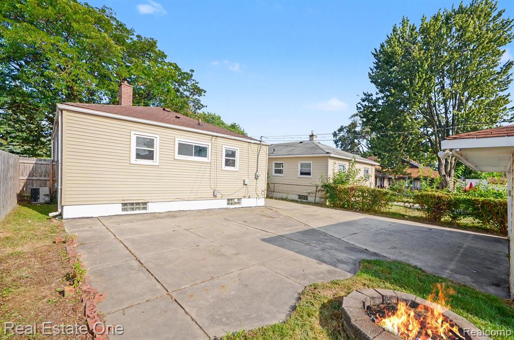 24605 Brittany Avenue Property Photo 29