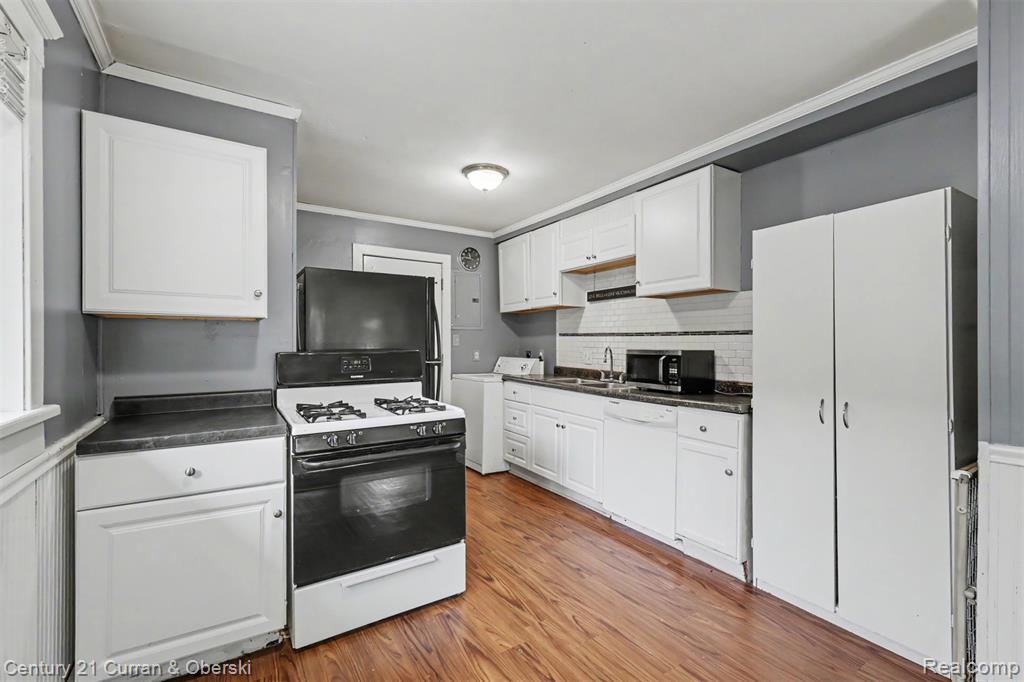 7908 Clippert Street Property Photo 6