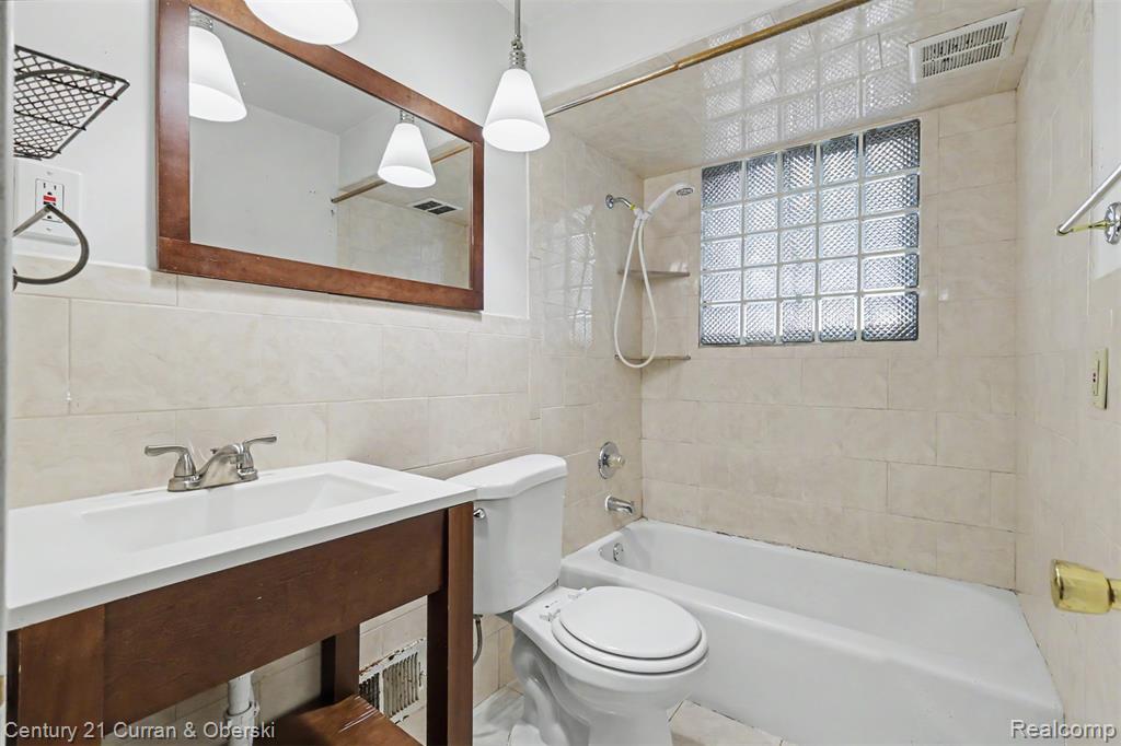 7908 Clippert Street Property Photo 15