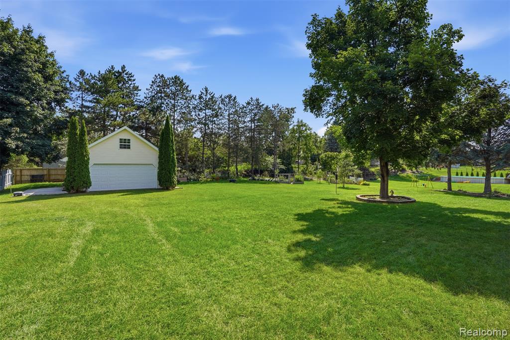 9380 Englishman Drive Property Photo 4