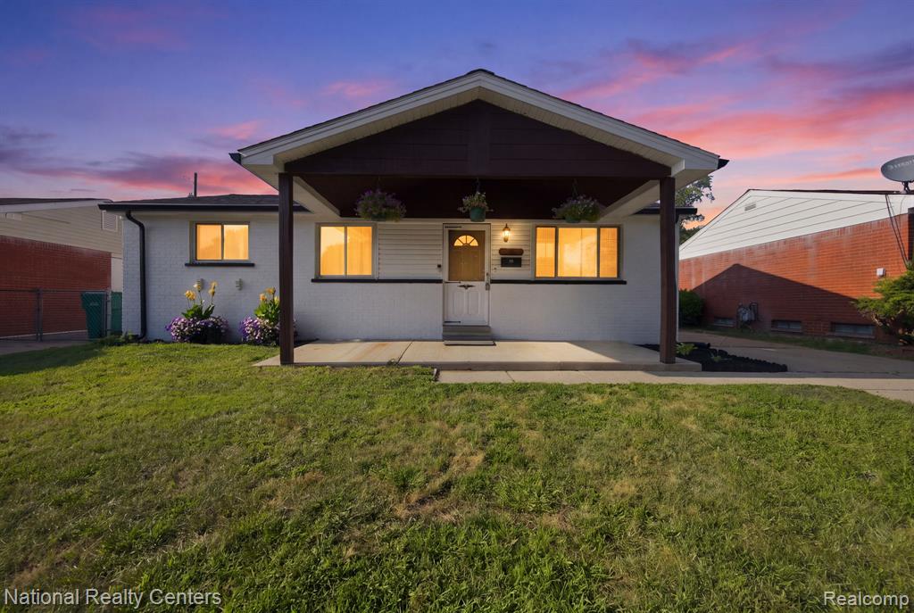 38030 Westvale Street Property Photo 2