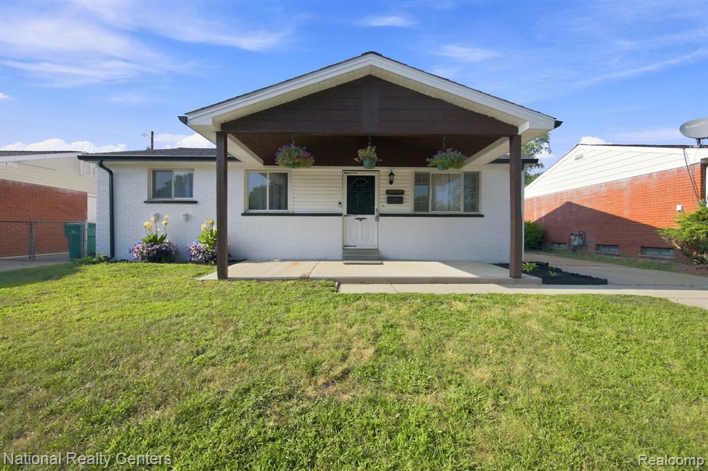 38030 Westvale Street Property Photo 3