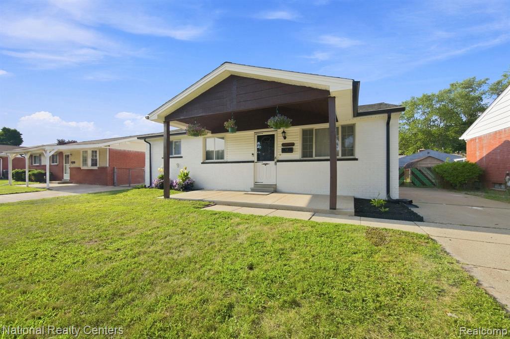 38030 Westvale Street Property Photo 4