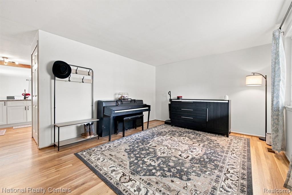 38030 Westvale Street Property Photo 15
