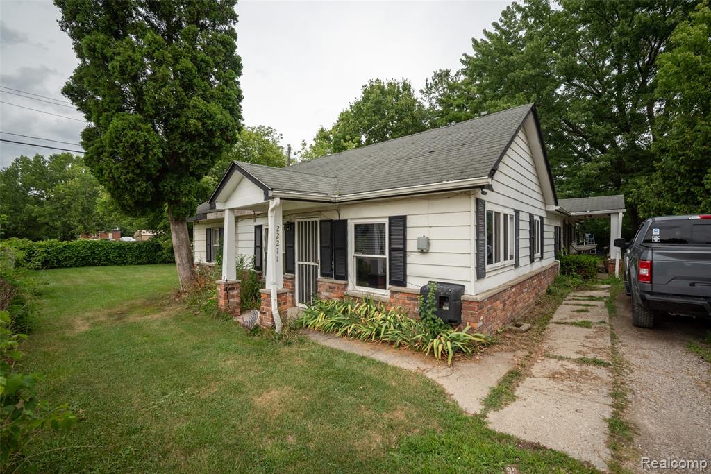 22211 Grandy Street Property Photo 2