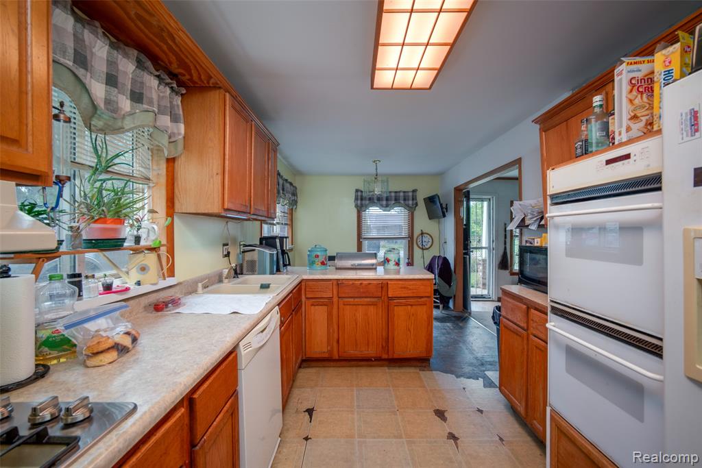 22211 Grandy Street Property Photo 7