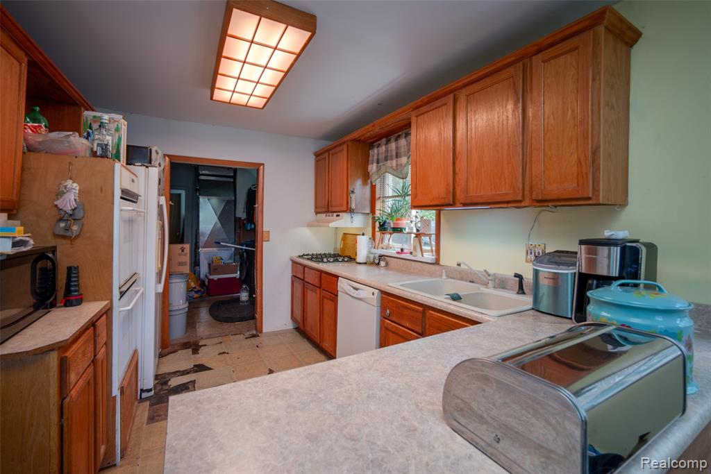 22211 Grandy Street Property Photo 8