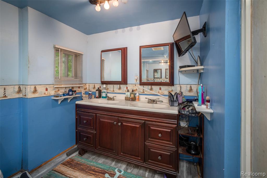 22211 Grandy Street Property Photo 10