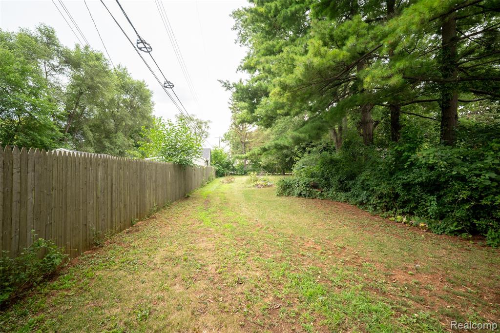 22211 Grandy Street Property Photo 13
