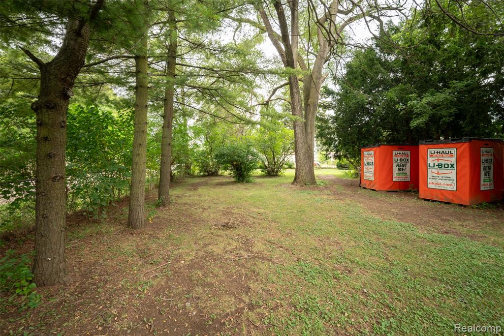 22211 Grandy Street Property Photo 15