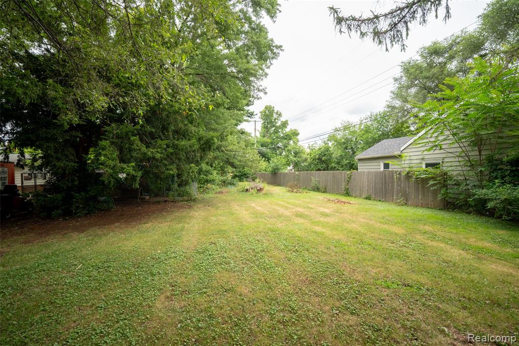 22211 Grandy Street Property Photo 16