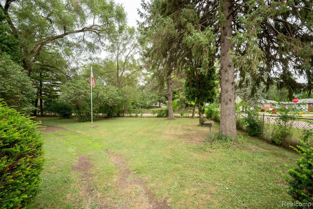 22211 Grandy Street Property Photo 17