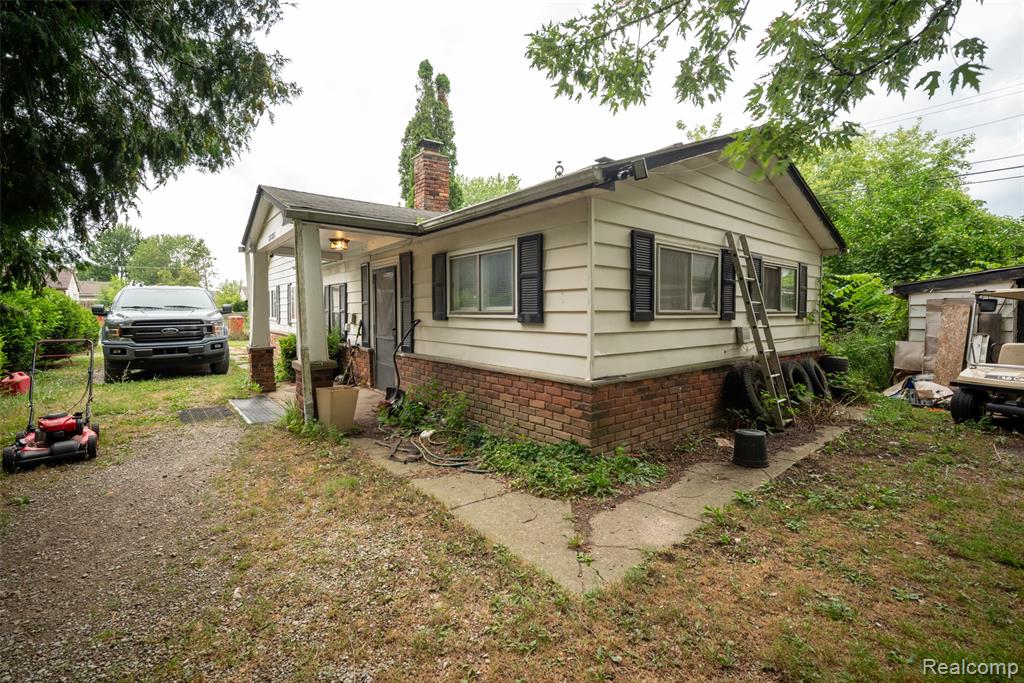 22211 Grandy Street Property Photo 19