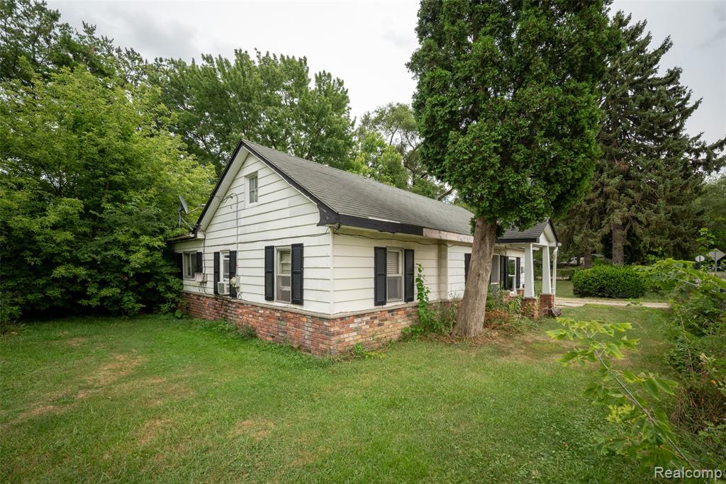 22211 Grandy Street Property Photo 21