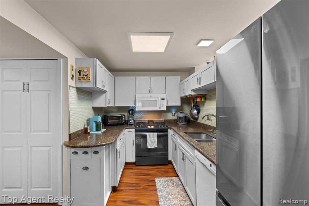 312 Beach Drive Property Photo 17