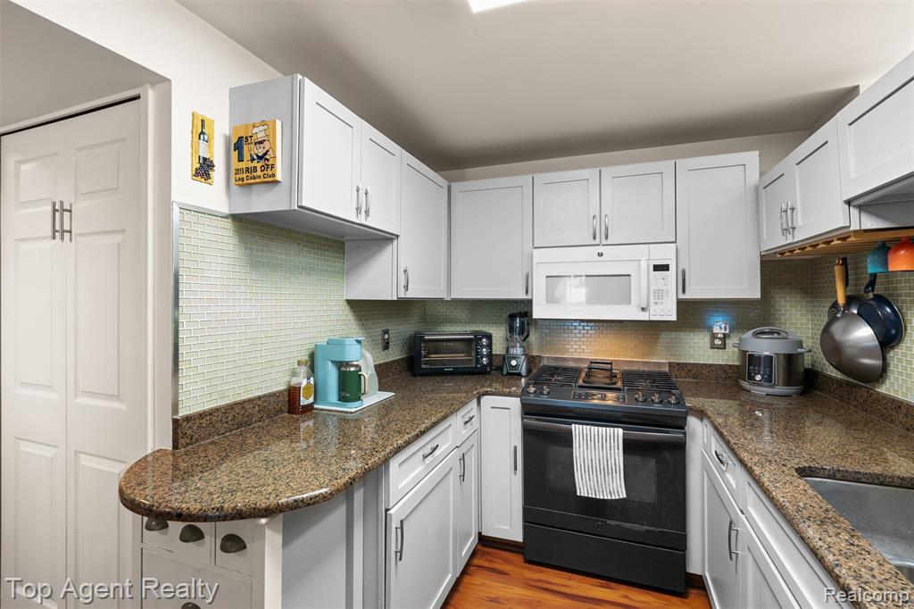312 Beach Drive Property Photo 18